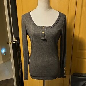 Brand New Women's Grey Henley Long Sleeve Ribbed Fitted Top. Medium